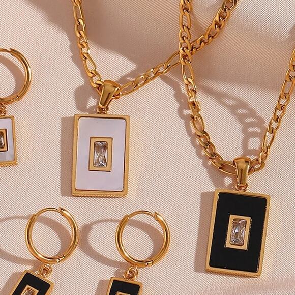 Black Vintage Rectangle Acrylic Zircon Pendant Necklace 18K Gold Plated - Picture 6 of 7